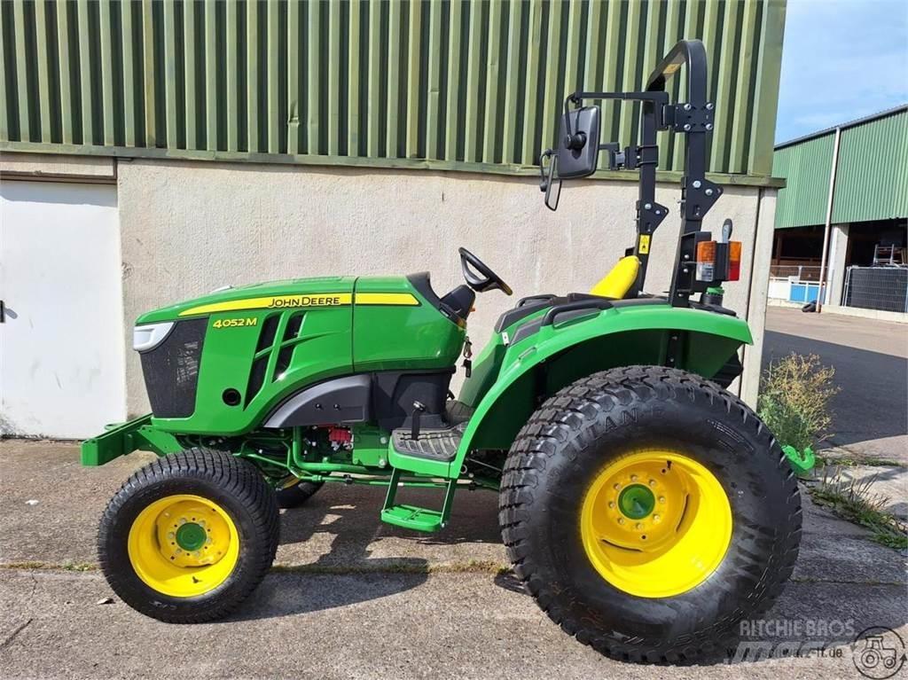 John Deere 4052M Компактни трактори