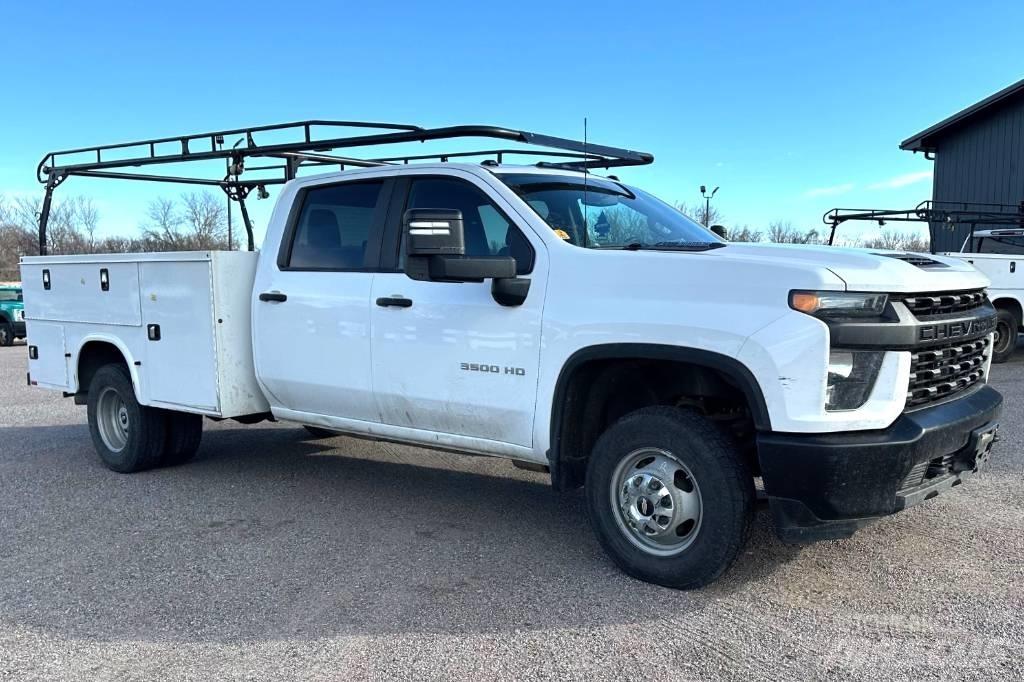 Chevrolet 3500 WT Пикапи