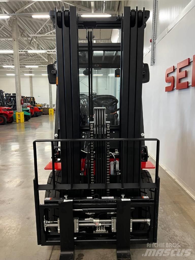 EP EQUIPMENT EFL252 Електрически вилични кари-повдигачи