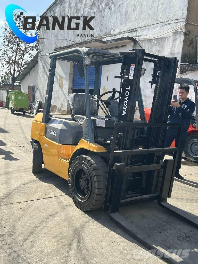 Toyota 7 FDN 30 Дизелови камиони