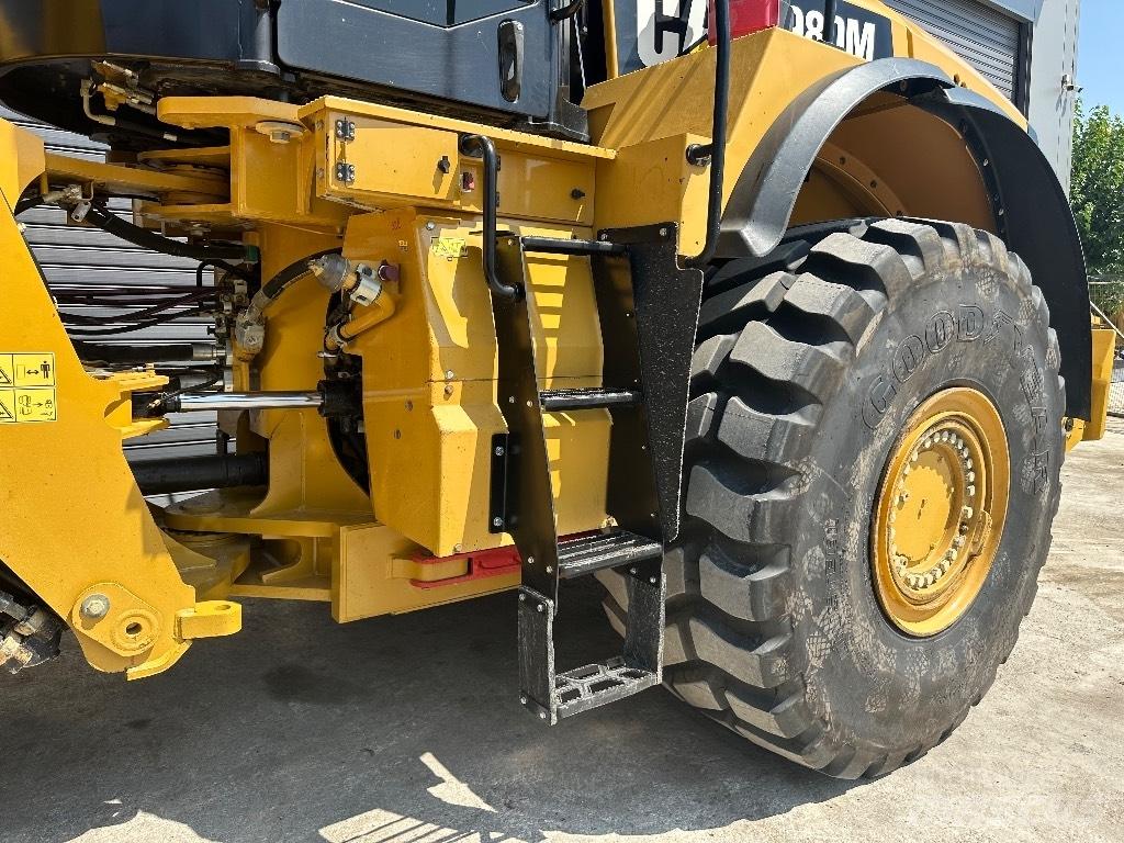 CAT 980M Колесни товарачи
