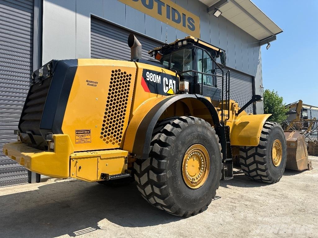 CAT 980M Колесни товарачи
