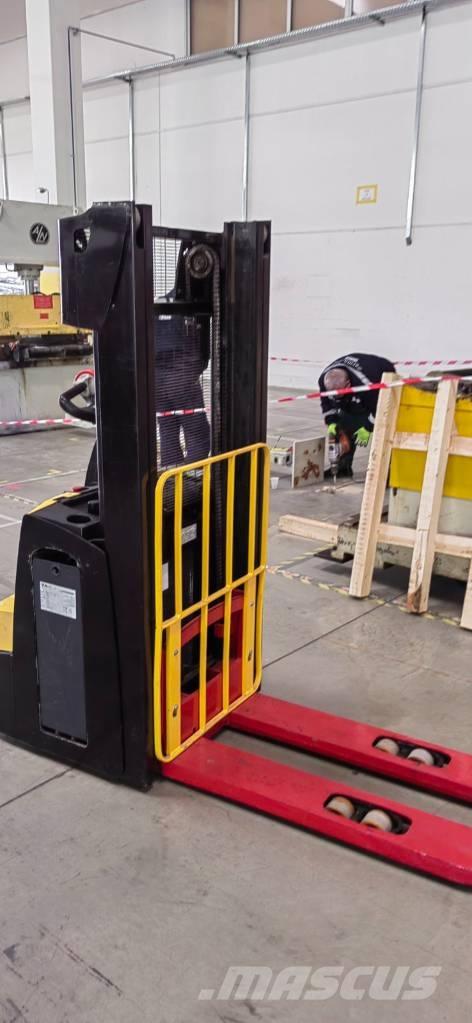 Hyster S 1.2 Колички високоповдигачи с теглич