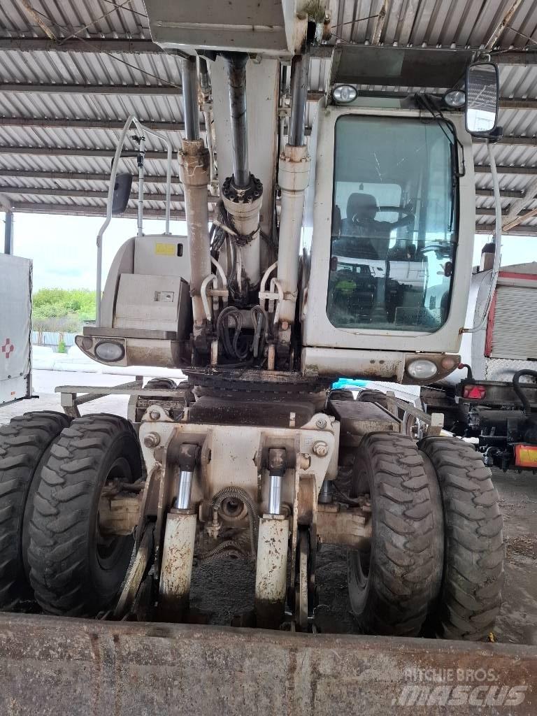 JCB JCB JS 175W Колесни екскаватори