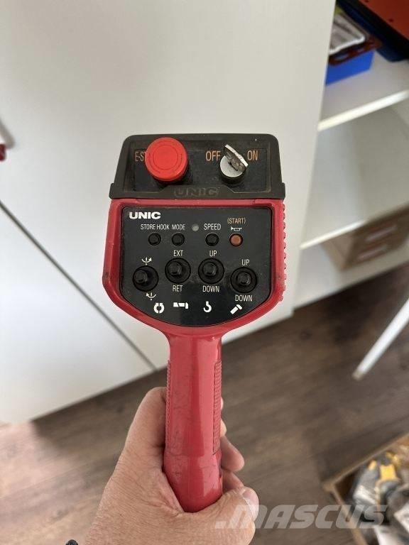 Unic B 345 Верижни кранове
