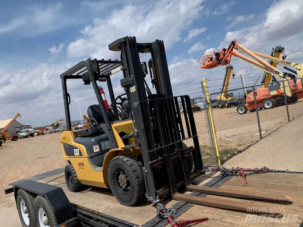 CAT DP 25 N Вилични кари-повдигачи - други