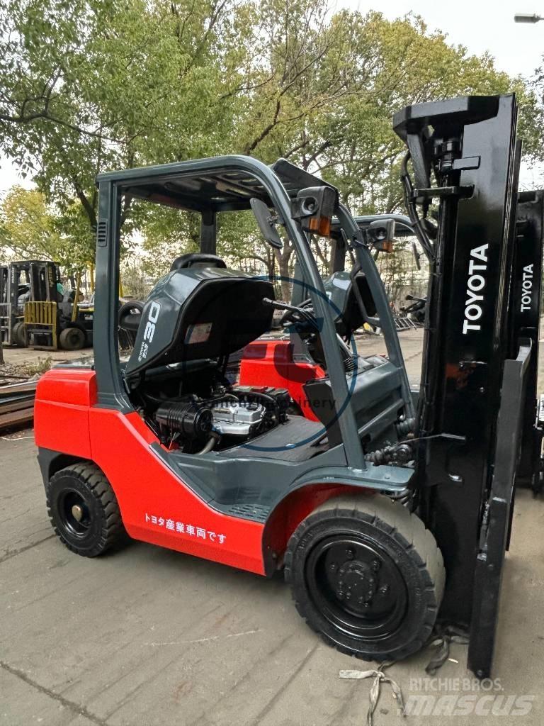 Toyota FDZN 30 Дизелови камиони