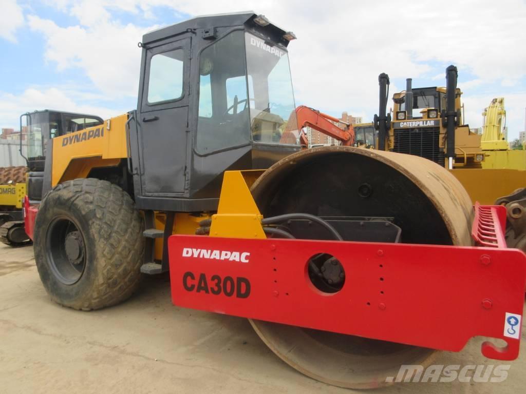Dynapac CA 30 D Еднобарабанни ролки
