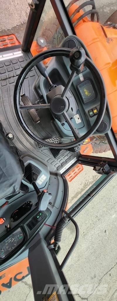Fiat-Kobelco B95 Товарач със заден ексватор