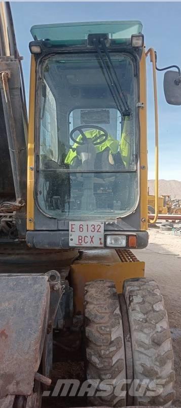 Volvo 180 Giratoria Колесни екскаватори