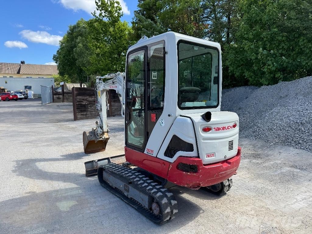 Takeuchi TB 225 Мини екскаватори < 7 т
