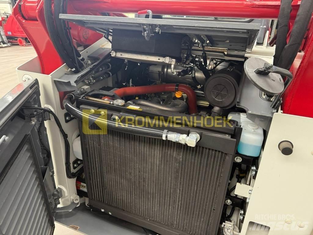 Takeuchi TL 12V-2 Мини товарачи
