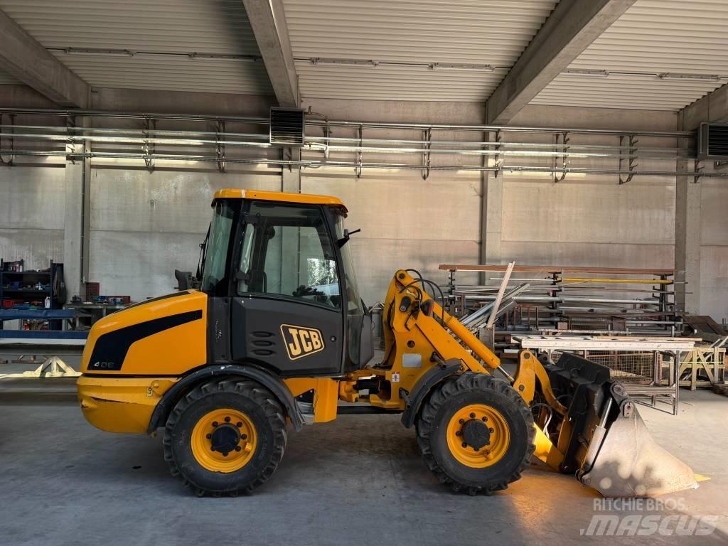 JCB 406 Колесни товарачи