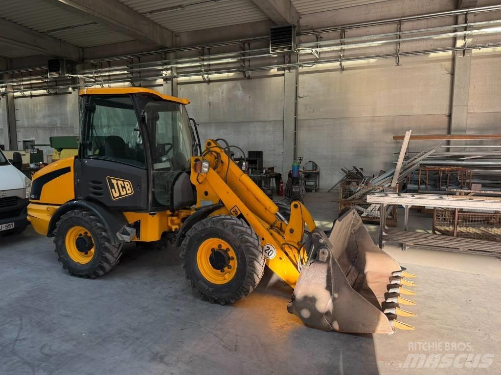 JCB 406 Колесни товарачи