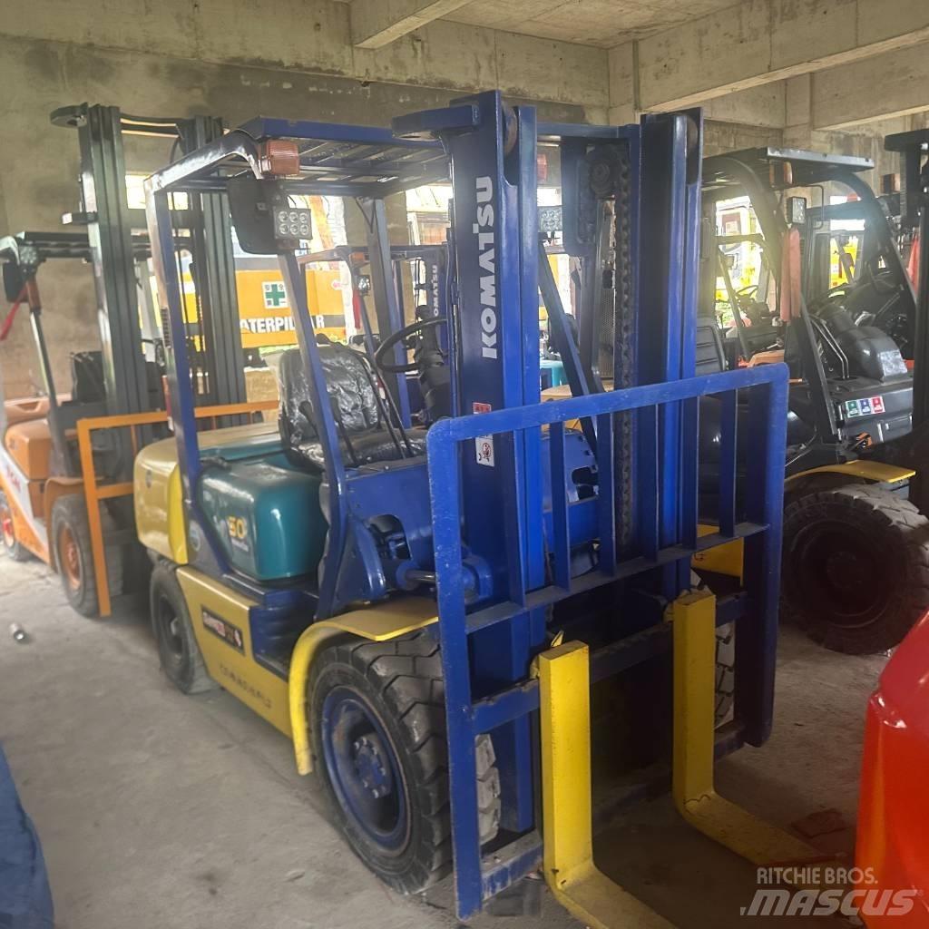 Komatsu F30T Дизелови камиони