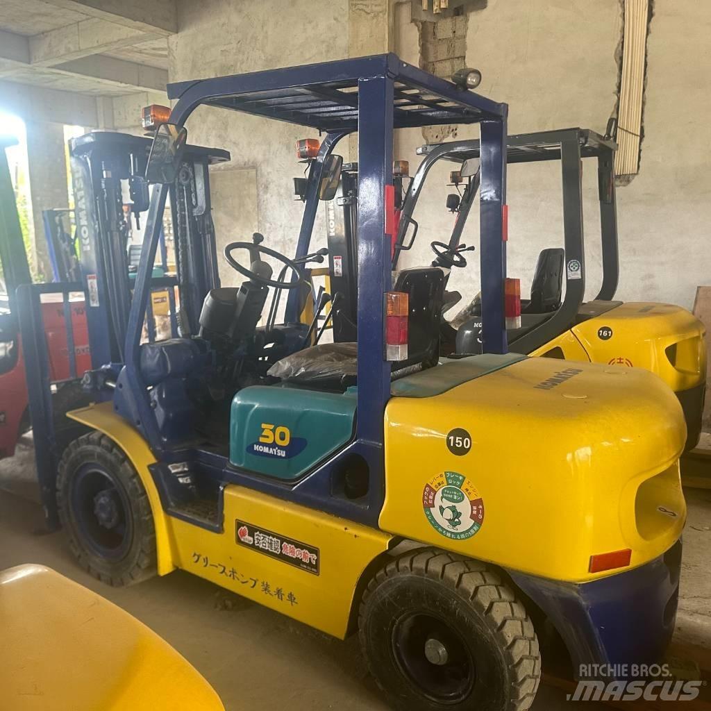 Komatsu F30T Дизелови камиони