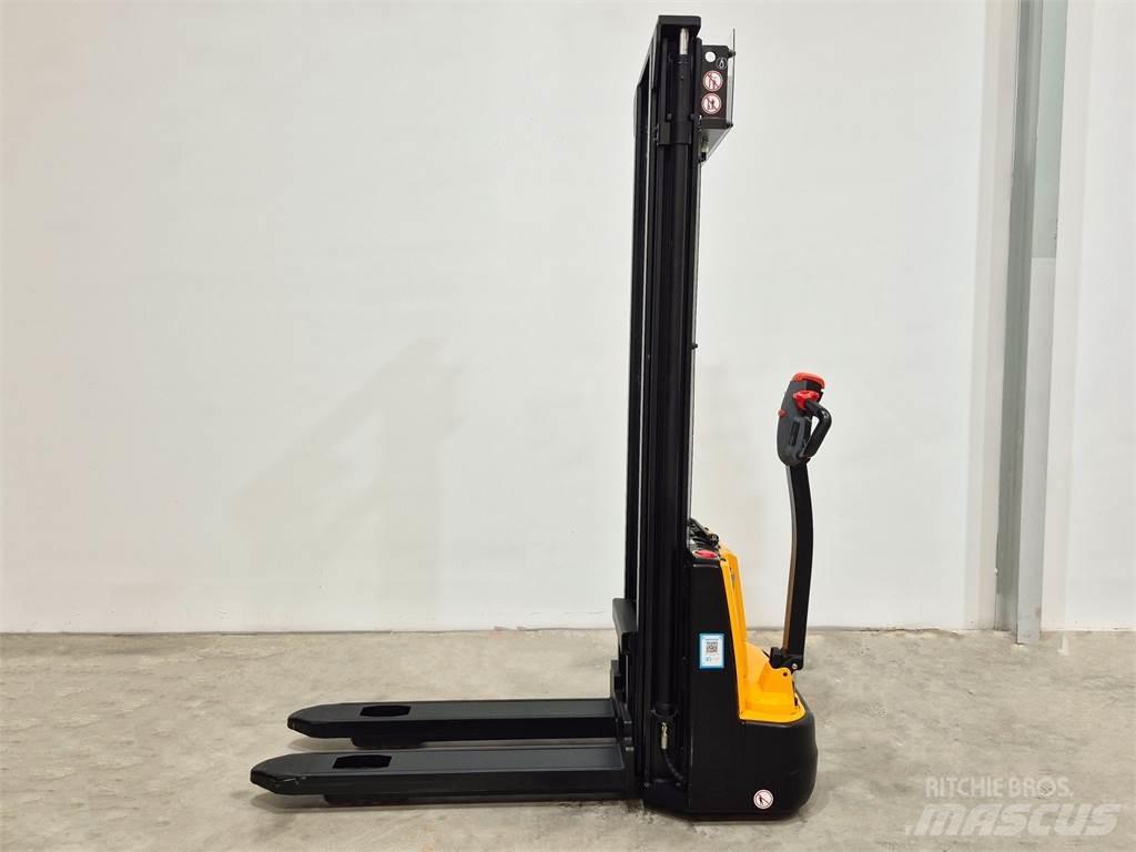  ESA121 2S360 Колички високоповдигачи с теглич