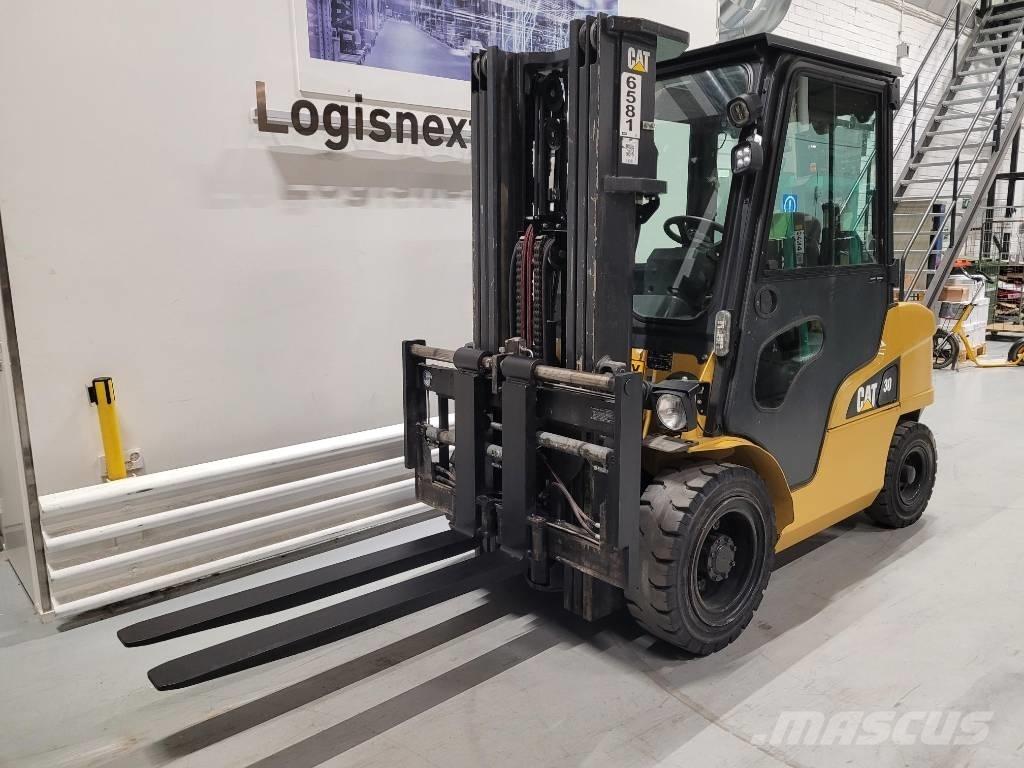 CAT DP 30 N Дизелови камиони