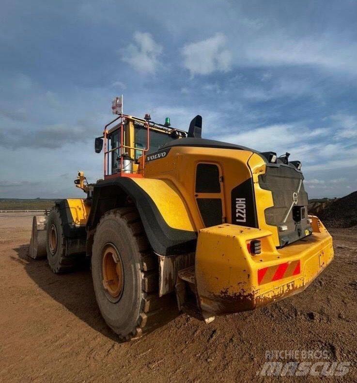 Volvo L 220 H Колесни товарачи