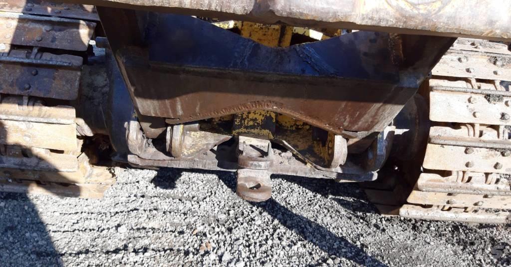 Komatsu D58E-1 Верижни булдозери
