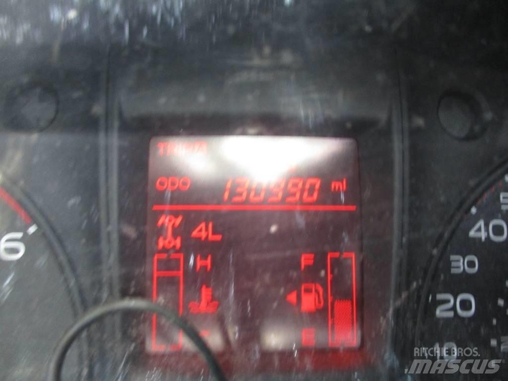 Isuzu D-MAX Пикапи
