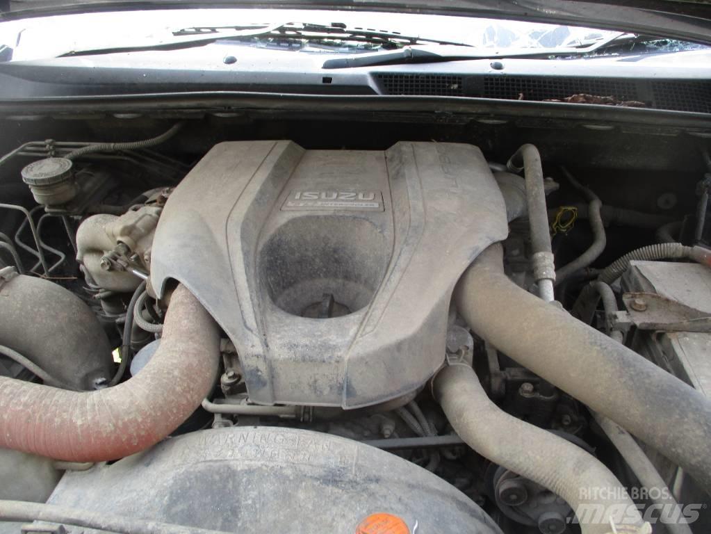 Isuzu D-MAX Пикапи
