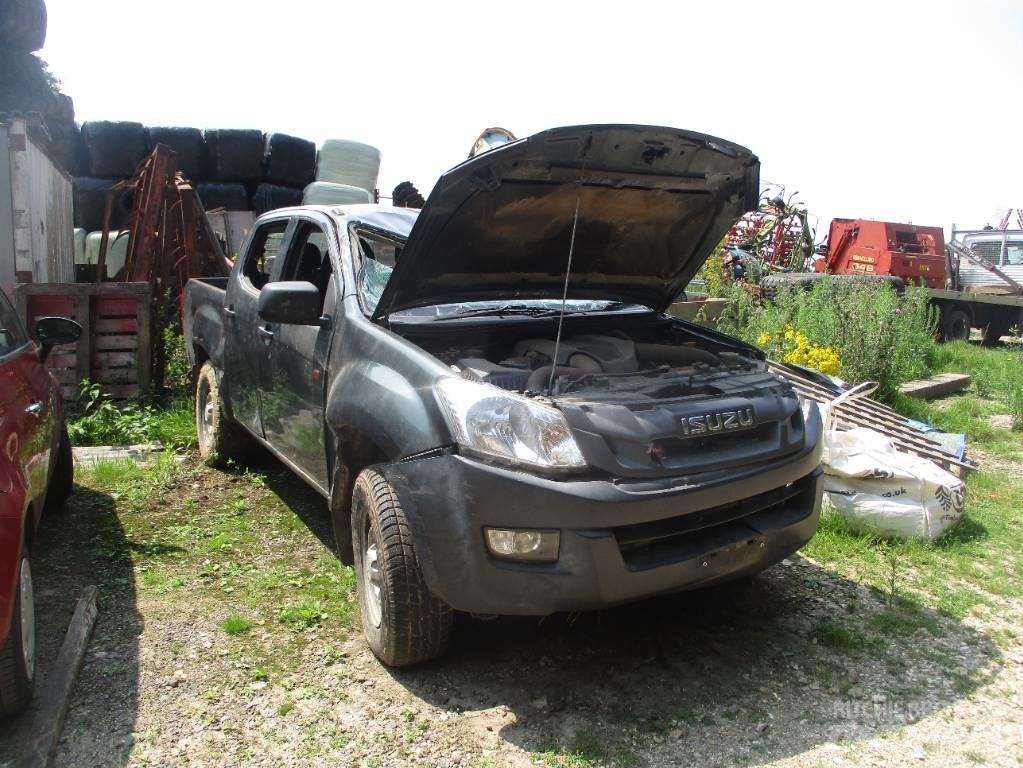 Isuzu D-MAX Пикапи