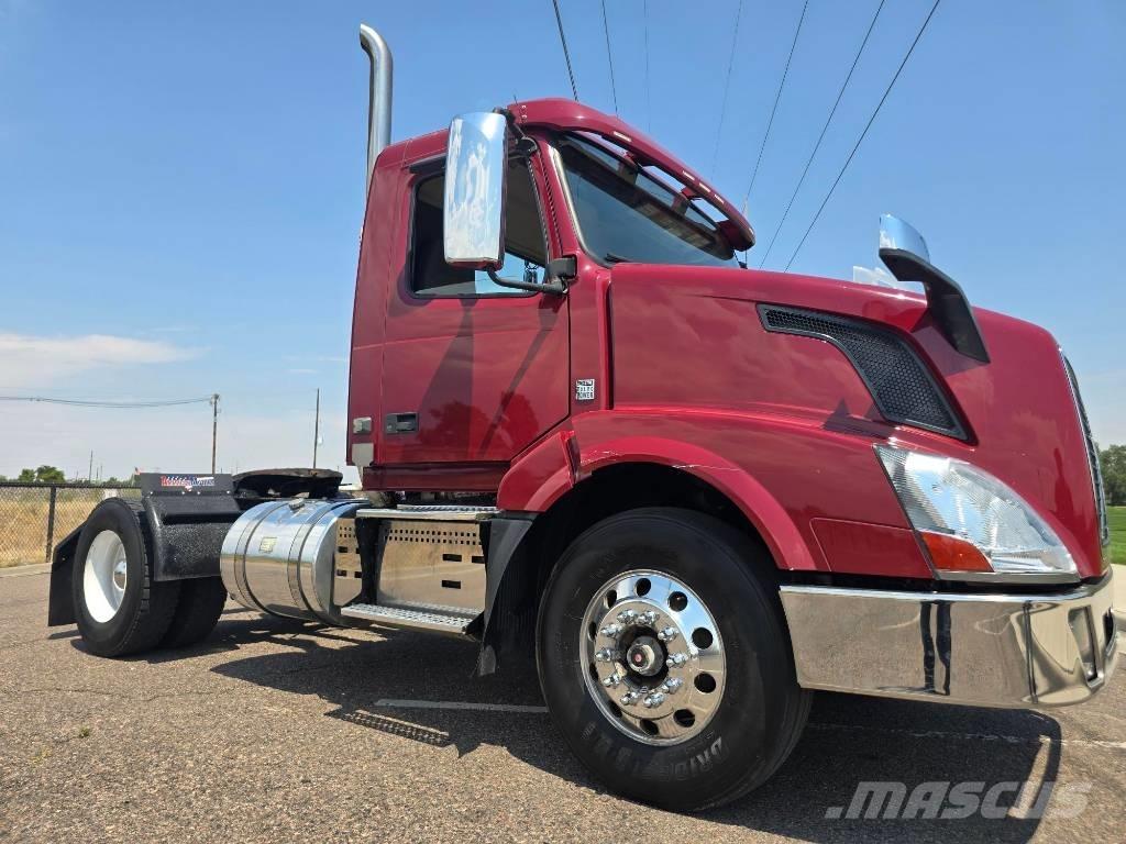 Volvo VNL 42 T300 Влекачи