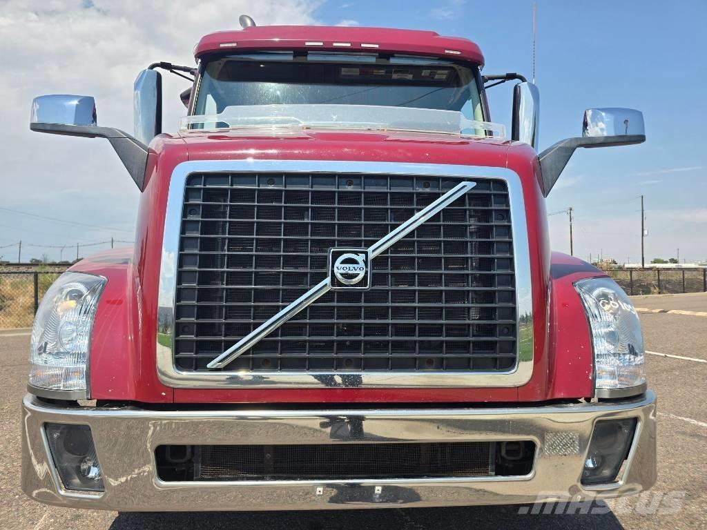 Volvo VNL 42 T300 Влекачи