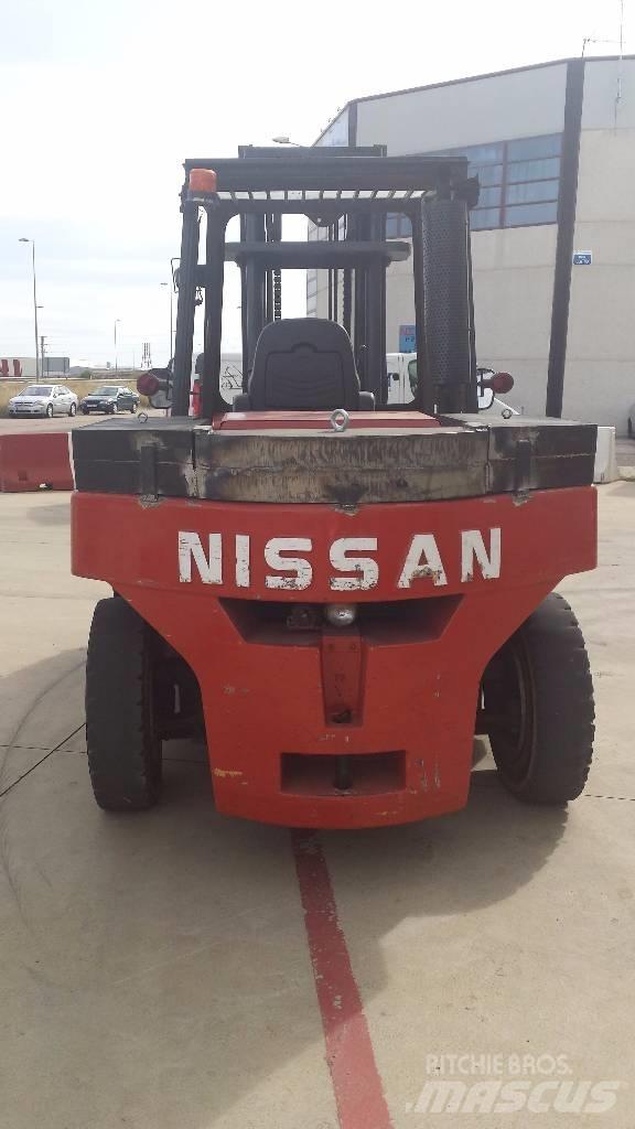 Nissan WF05H70U Дизелови камиони