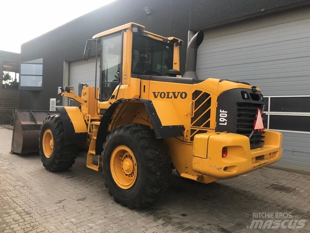 Volvo L90F Колесни товарачи