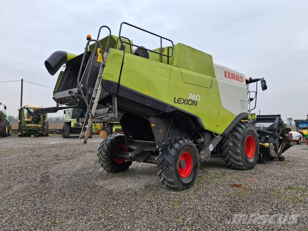 CLAAS Lexion 740 Комбайни