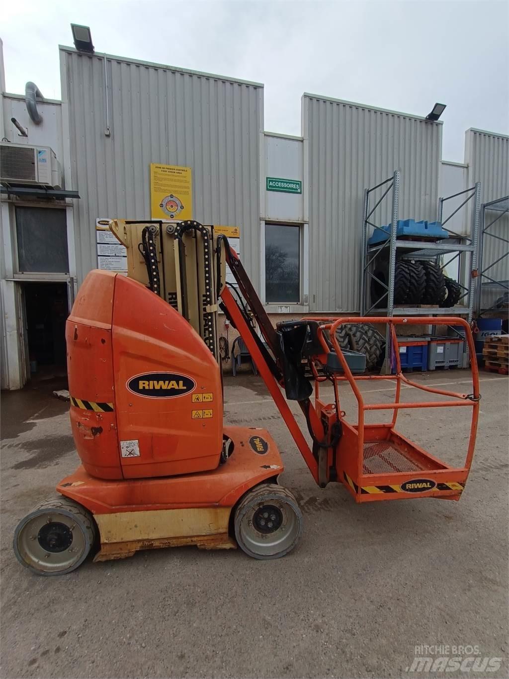 JLG T10E Други вишки и платформи