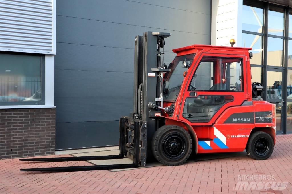 Nissan J1F4A45LY Камиони с АГУ