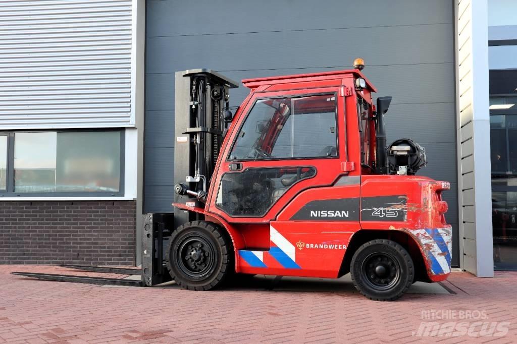 Nissan J1F4A45LY Камиони с АГУ