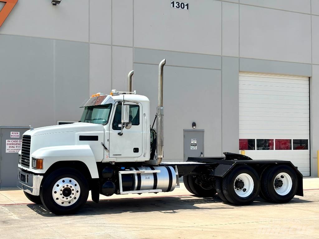 Mack Pinnacle 64T Влекачи