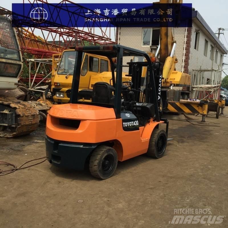 Toyota 7 FD 30 Дизелови камиони