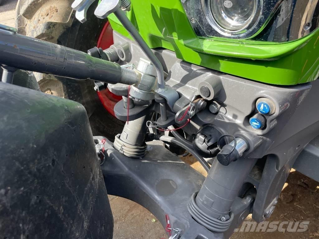 Fendt 828 Vario Трактори