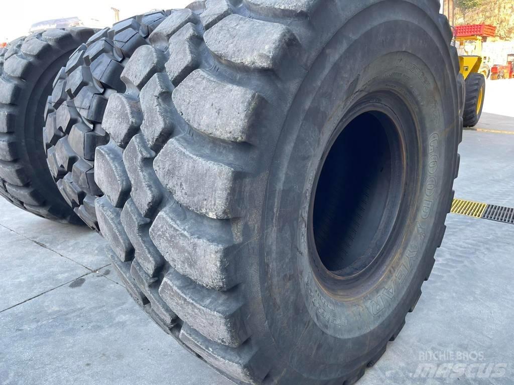 CAT 982M Колесни товарачи