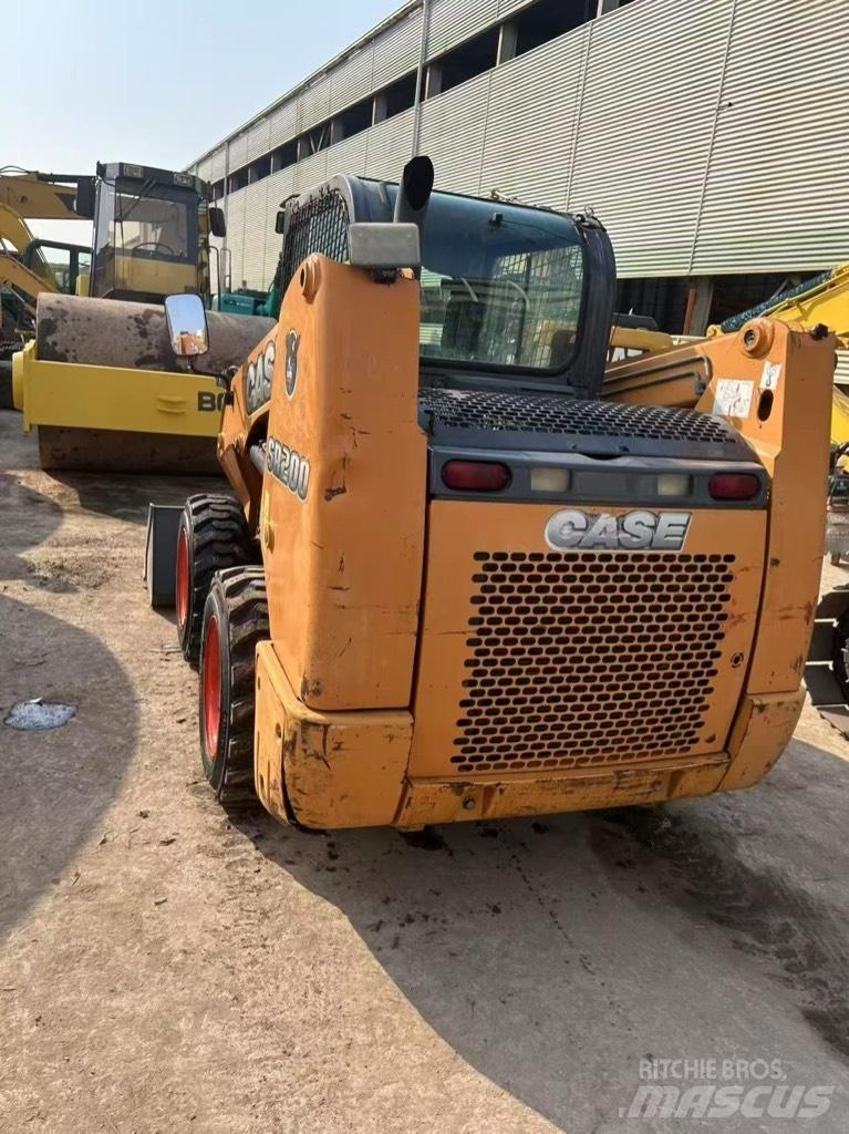 CASE SR 200 Мини товарачи
