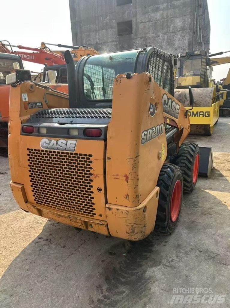 CASE SR 200 Мини товарачи
