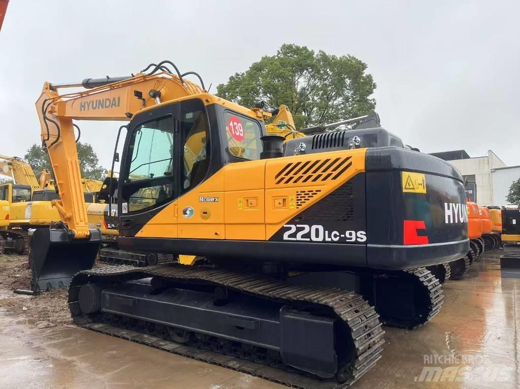 Hyundai R220LC-9S Колесни екскаватори