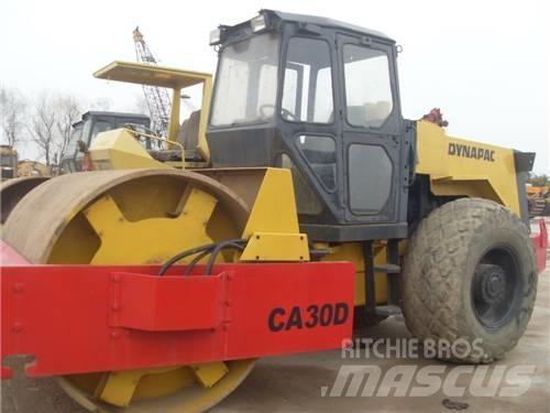Dynapac CA 30 D Еднобарабанни ролки

