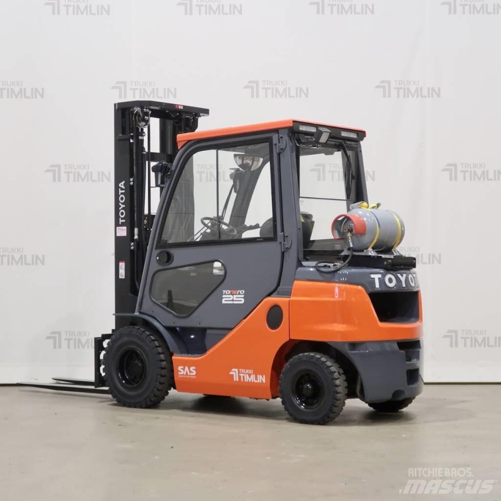 Toyota 02-8FGF25 Камиони с АГУ