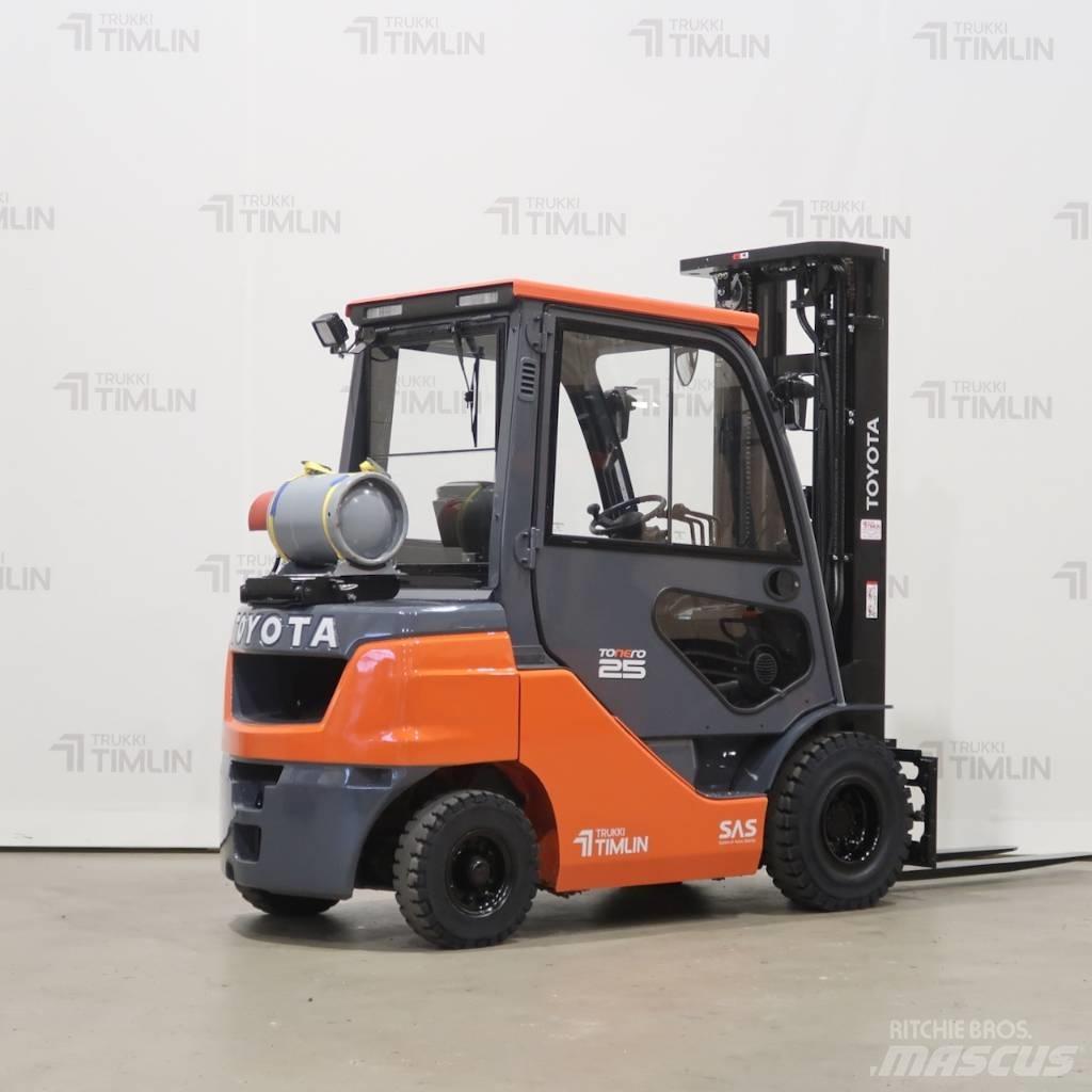 Toyota 02-8FGF25 Камиони с АГУ