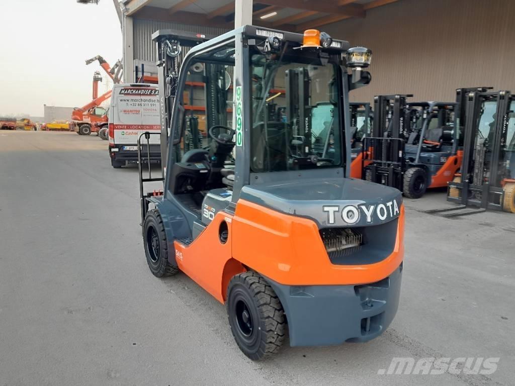 Toyota 52-8 FDF 30 Дизелови камиони