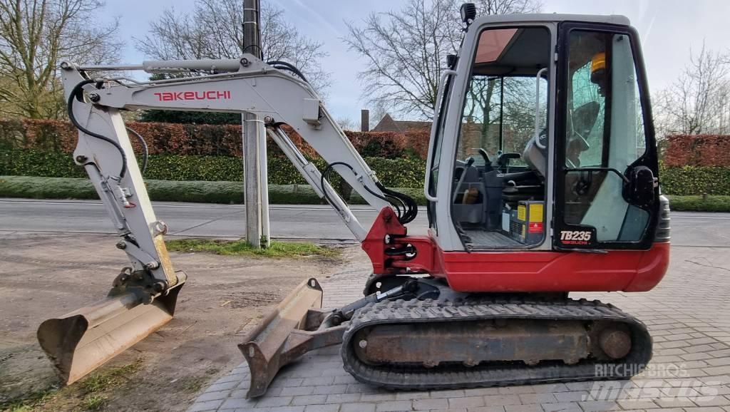 Takeuchi TB 235 Верижен екскаватор