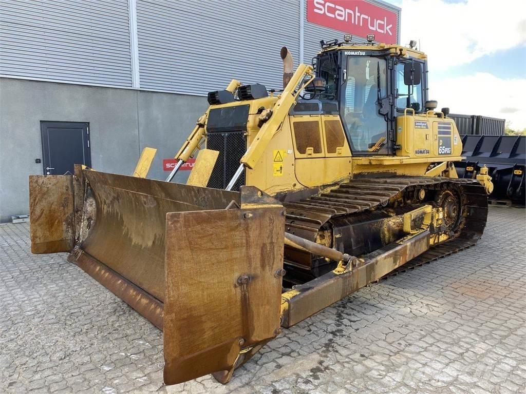Komatsu D65PXI-18 Верижни булдозери

