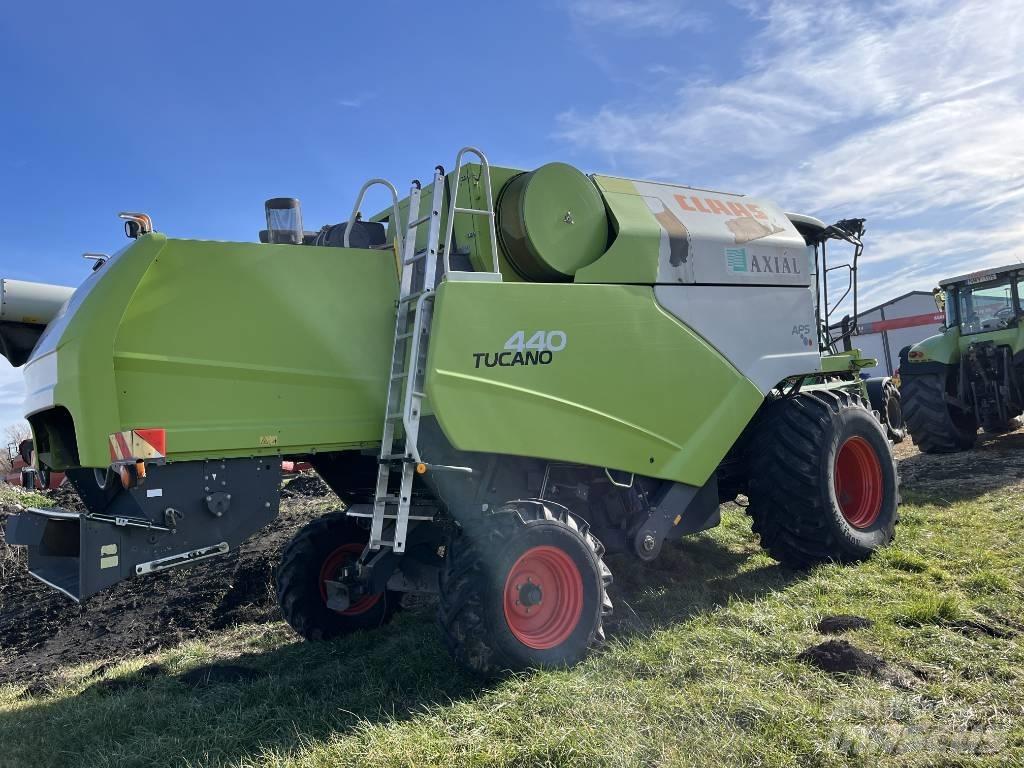 CLAAS Tucano 440 Комбайни