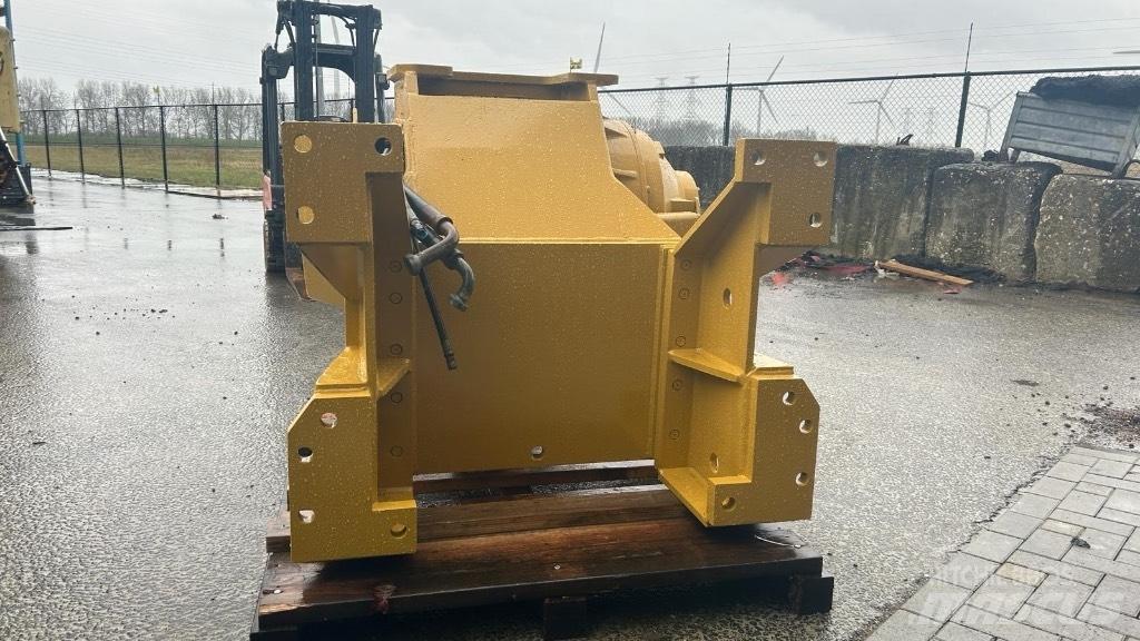 CAT D 7 G Чакръци/ Рудан